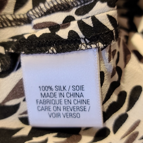 T by Tahari Silk top - Picture 4 of 4